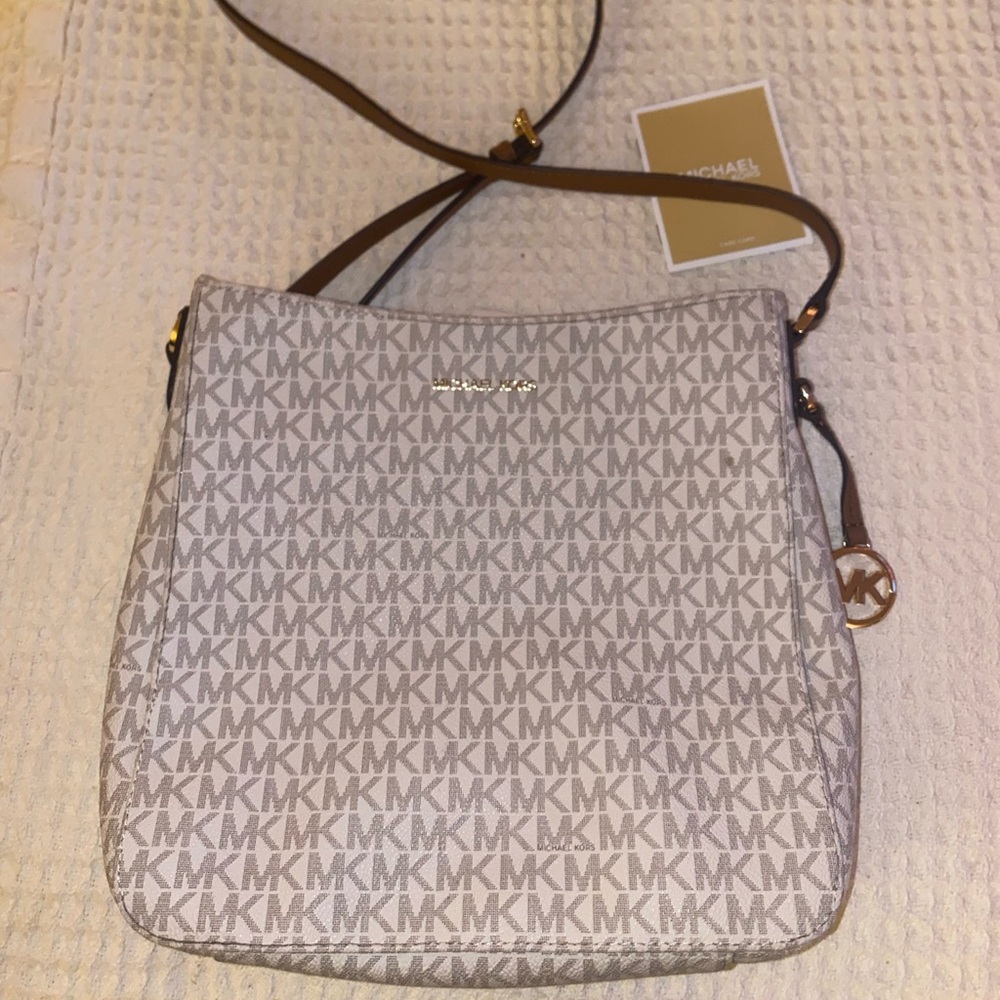 MICHAEL KORS Jet Set Travel Large Logo Messenger Bag (Color Vanilla)